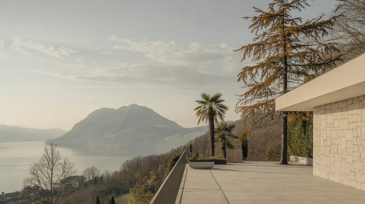 Image d'illustration : villa contemporaine à flanc de colline au-dessus du lac de Lugano
