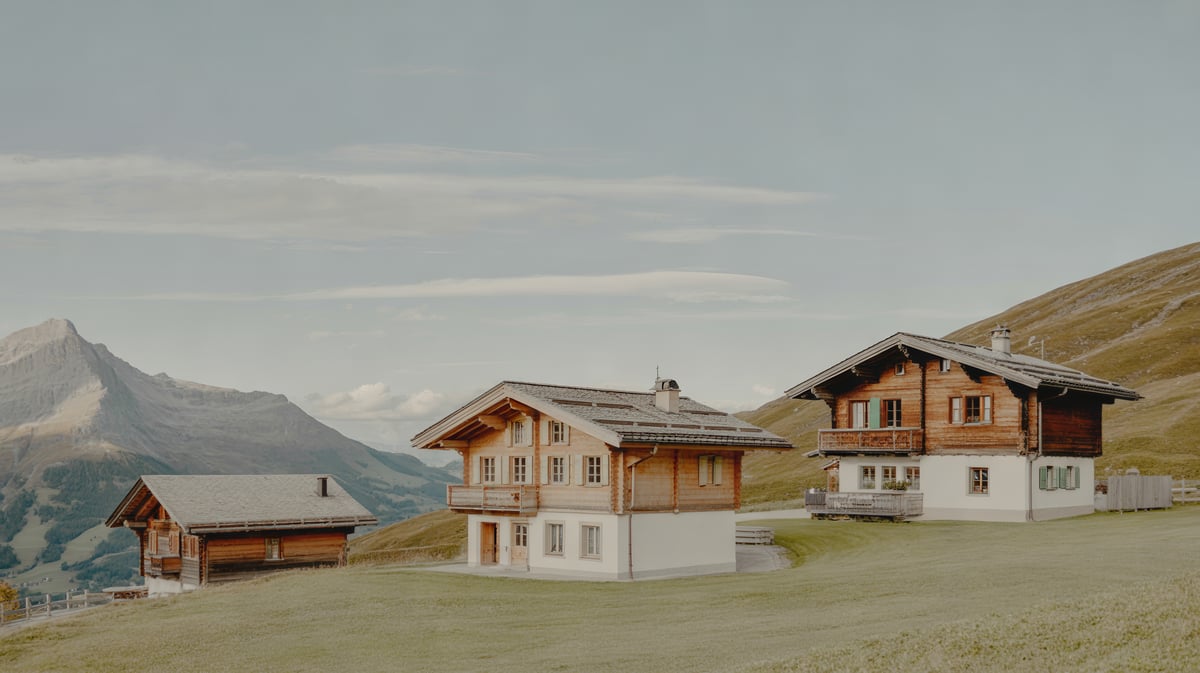 Chalet su un pendio soleggiato dell'Oberland bernese